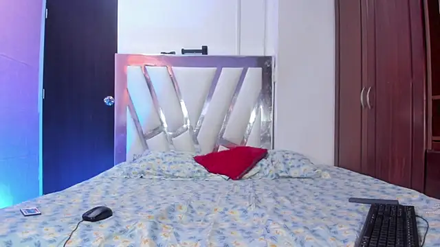 Snapshot of kiara_sexyhot chatting on July 13, 2026, 11:37 pm kiara sexyhot online show from July 13, 2026, 11:37 pm