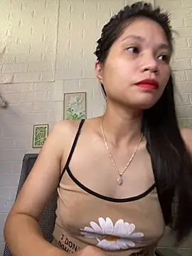Snapshot of -Lucie-e chatting on May 18, 2026, 3:06 am -Lucie-e online show from May 18, 2026, 3:06 am