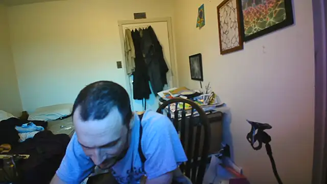 JohnnyMoves online show from July 4, 2026, 11:42 pm