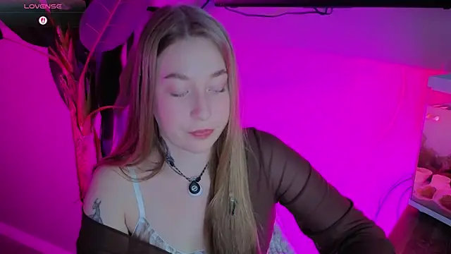 Snapshot of ShowmeYourfetish chatting on May 29, 2026, 4:29 am ShowmeYourfetish online show from May 29, 2026, 4:29 am