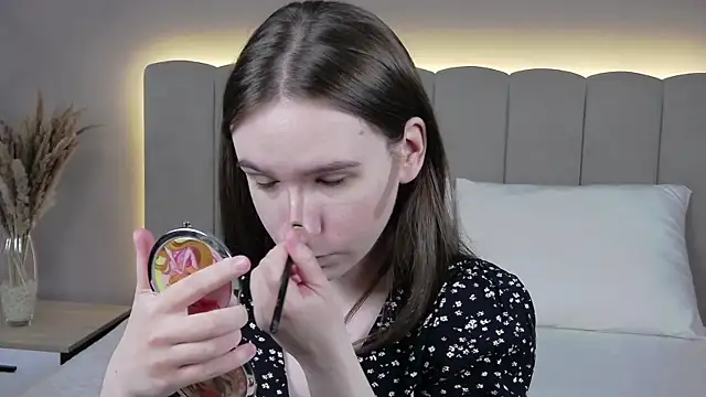 MarliinNova online show from April 19, 2026, 4:57 am