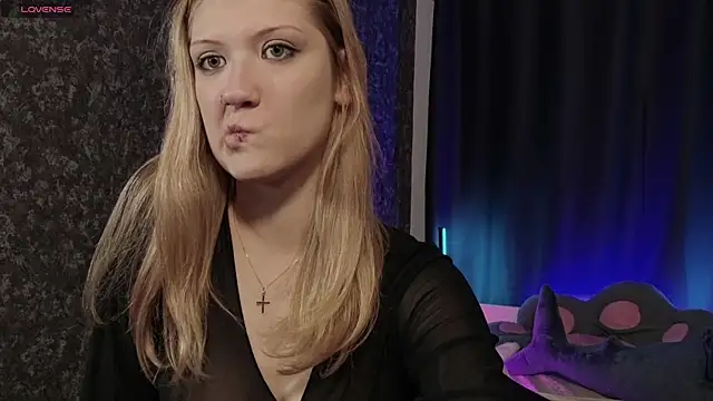 Snapshot of Lina_Wi chatting on May 26, 2026, 8:18 pm Lina Wi online show from May 26, 2026, 8:18 pm