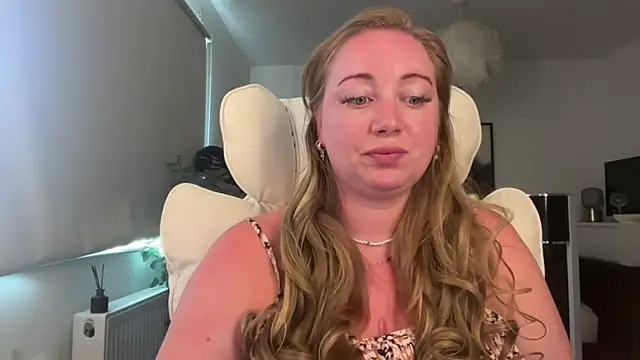 Snapshot of arielsweetieee chatting on May 26, 2026, 8:01 am arielsweetieee online show from May 26, 2026, 8:01 am