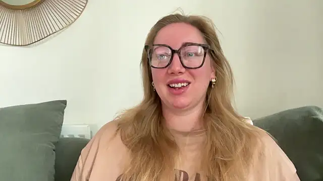 Snapshot of arielsweetieee chatting on June 11, 2026, 6:21 am arielsweetieee online show from June 11, 2026, 6:21 am