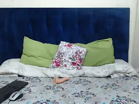 LilShyBabeX online show from April 18, 2026, 7:58 pm