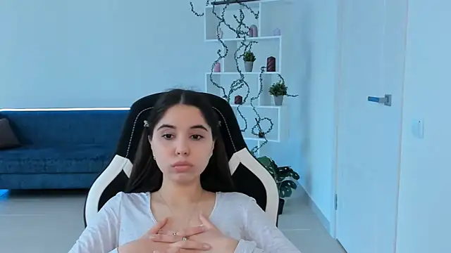 PilarRusko online show from April 18, 2026, 9:11 am