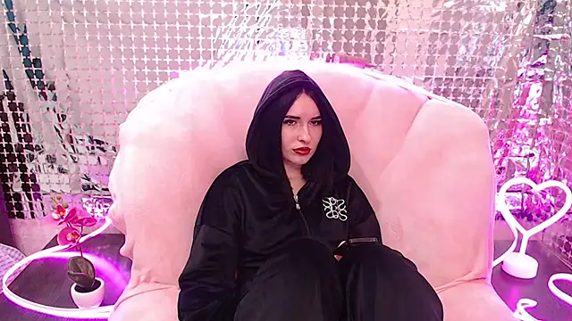 MadamSofi online show from April 18, 2026, 9:11 am