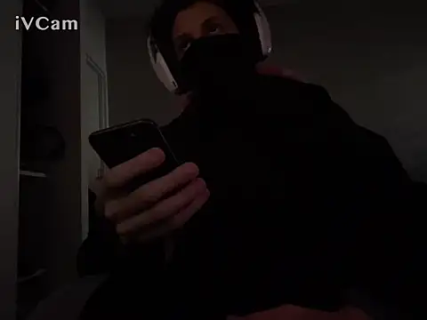 b1nnxxxx online show from April 19, 2026, 5:03 pm