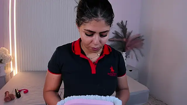 LucyWild8 online show from May 25, 2026, 7:56 pm