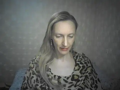 LunaBelle8 online show from April 18, 2026, 5:37 pm