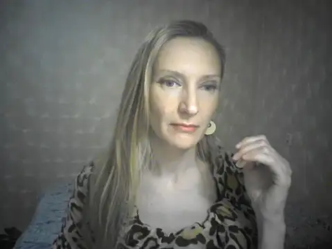 LunaBelle8 online show from April 19, 2026, 6:10 pm