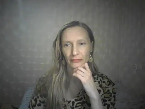 LunaBelle8 online show from April 18, 2026, 7:58 pm