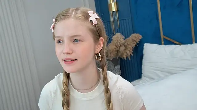 Snapshot of LilianHowards chatting on July 7, 2026, 11:03 am LilianHowards online show from July 7, 2026, 11:03 am