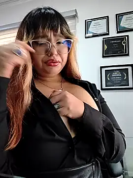 Snapshot of BelleVivianne chatting on April 30, 2026, 1:07 pm BelleVivianne online show from April 30, 2026, 1:07 pm