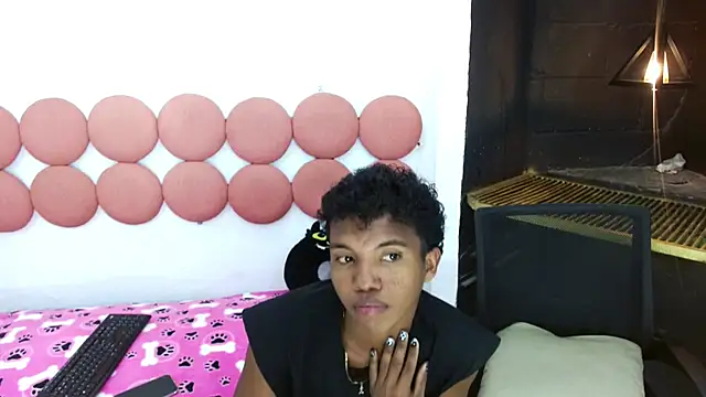 Snapshot of Chris_Hott chatting on April 21, 2026, 2:14 am Chris Hott online show from April 21, 2026, 2:14 am