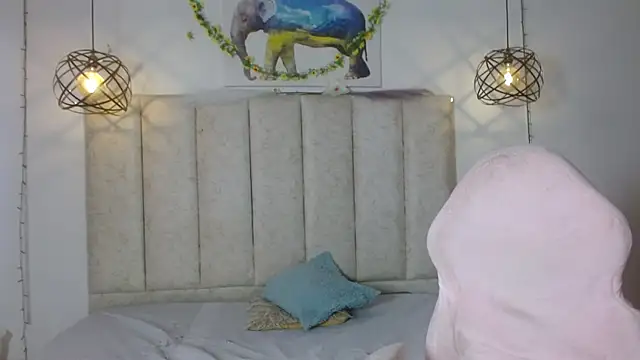 mrandmrsvixencs online show from May 11, 2026, 1:45 pm