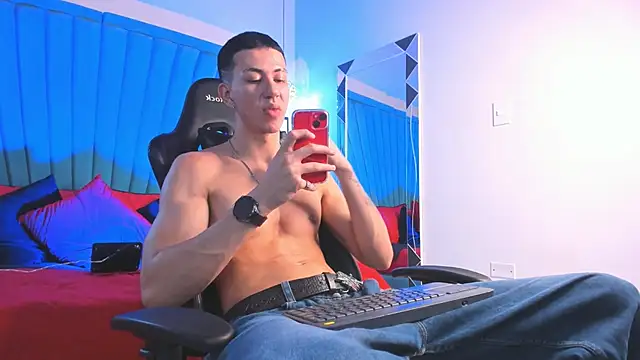 OliverThompsonJS online show from May 13, 2026, 7:59 am