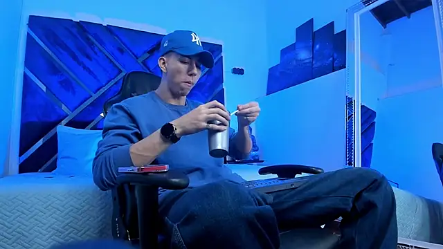 OliverThompsonJS online show from May 8, 2026, 5:22 am