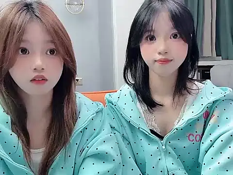 TwinXXbaby online show from April 18, 2026, 11:34 am