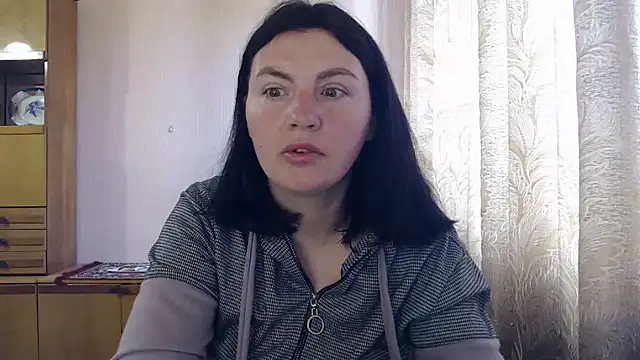 AlinaxJames online show from April 24, 2026, 7:43 am