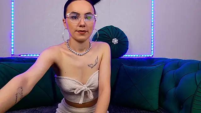 EliaSkye online show from June 3, 2026, 11:11 am