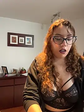 AliceMtz online show from May 5, 2026, 6:55 pm