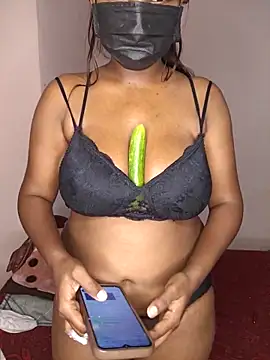 brownbeautyAnu0 online show from April 18, 2026, 7:07 pm