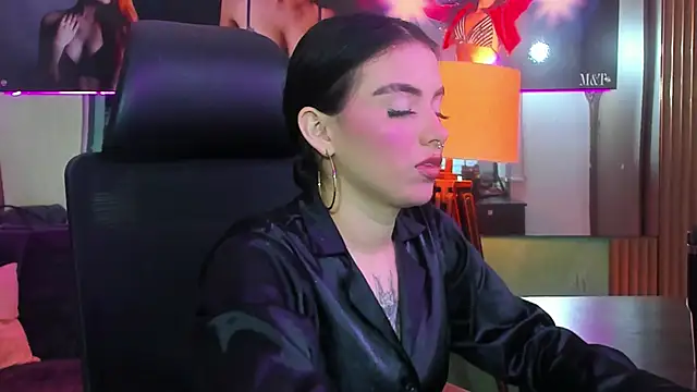 isabella hv online show from June 4, 2026, 7:40 pm