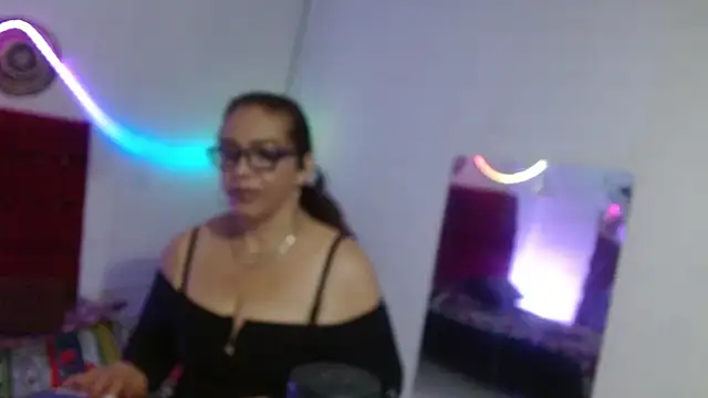 Sweet-Mommy-Milf online show from May 26, 2026, 1:15 am