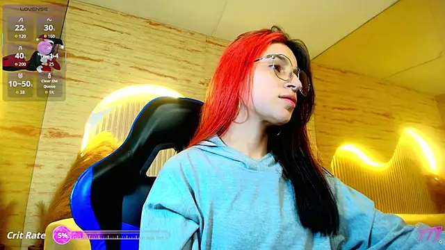 Snapshot of Moon_Red_r chatting on May 16, 2026, 12:37 pm Moon Red r online show from May 16, 2026, 12:37 pm