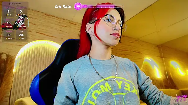 Snapshot of Moon_Red_r chatting on June 8, 2026, 12:38 pm Moon Red r online show from June 8, 2026, 12:38 pm