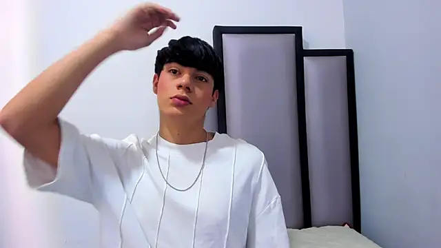 Isaac 01  online show from April 21, 2026, 11:39 am