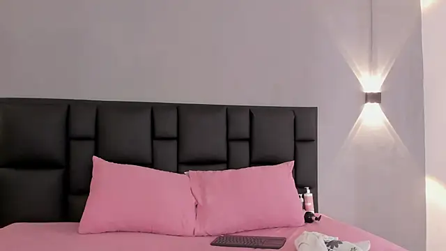 JadeHearrt online show from June 22, 2026, 6:49 pm