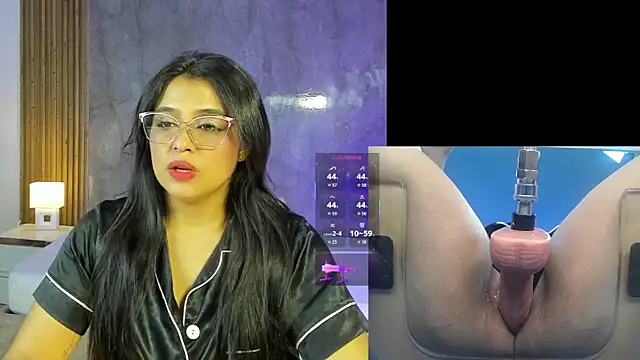 Snapshot of LuciaReid chatting on May 8, 2026, 12:42 pm LuciaReid online show from May 8, 2026, 12:42 pm