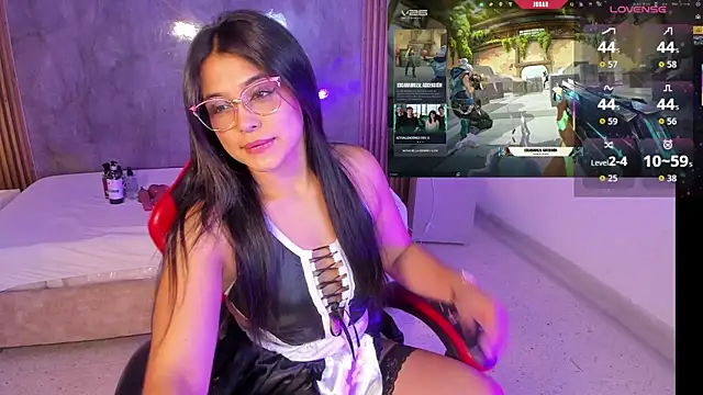 Snapshot of LuciaReid chatting on May 13, 2026, 12:34 pm LuciaReid online show from May 13, 2026, 12:34 pm