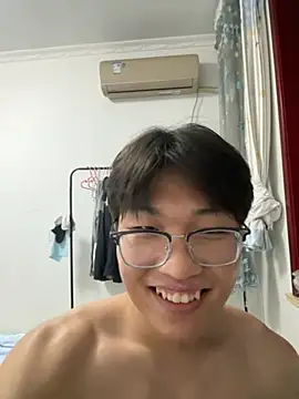 Snapshot of Ycen_ chatting on May 13, 2026, 3:19 pm Ycen online show from May 13, 2026, 3:19 pm