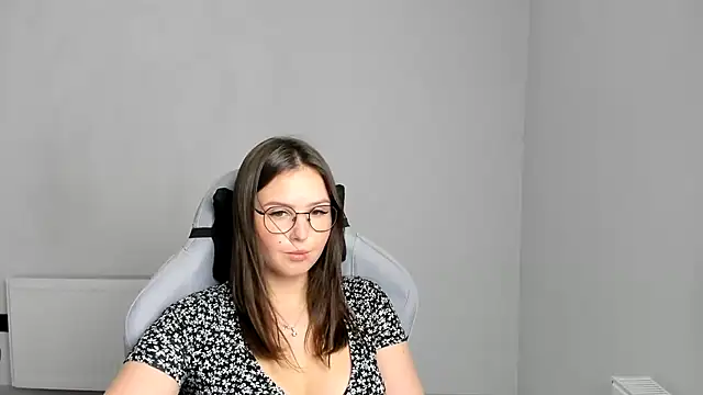 Regina cute  online show from June 29, 2026, 10:15 am