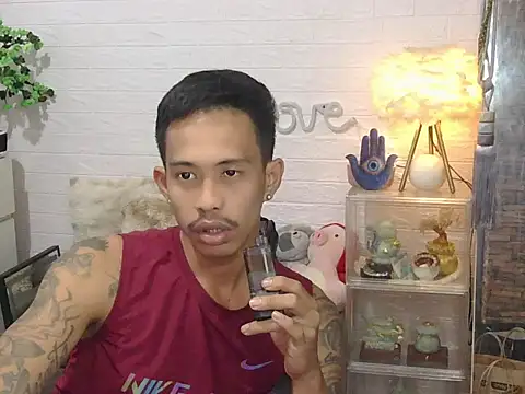 marlonmoreno01 online show from April 18, 2026, 4:20 pm