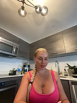 Karen Luxe online show from May 20, 2026, 7:55 pm