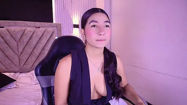 Snapshot of Bella_martini chatting on July 3, 2026, 1:17 pm Bella martini online show from July 3, 2026, 1:17 pm