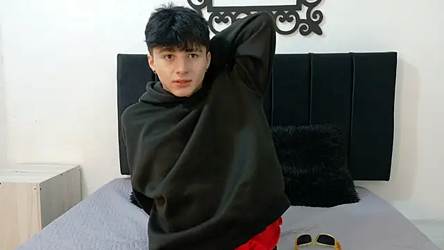 Snapshot of LunayDream chatting on June 2, 2026, 11:32 am LunayDream online show from June 2, 2026, 11:32 am