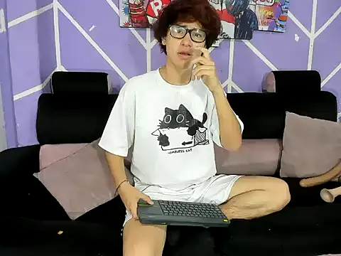 JULIAN HOT  online show from May 23, 2026, 8:08 pm