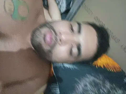 Snapshot of Dulce_Y_Truco chatting on July 9, 2026, 4:24 am Dulce Y Truco online show from July 9, 2026, 4:24 am
