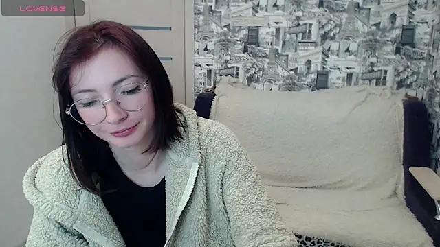 Snapshot of Sweet_Berry__ chatting on May 12, 2026, 4:42 am Sweet Berry online show from May 12, 2026, 4:42 am