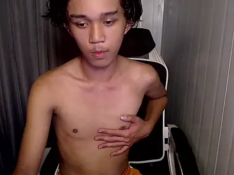 urnaughty paul online show from May 13, 2026, 12:12 pm