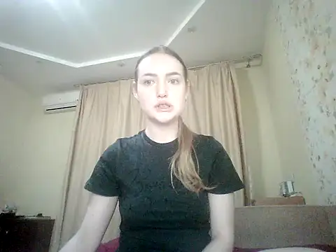 Snapshot of Lisanta chatting on August 1, 2026, 8:51 pm Lisanta online show from August 1, 2026, 8:51 pm