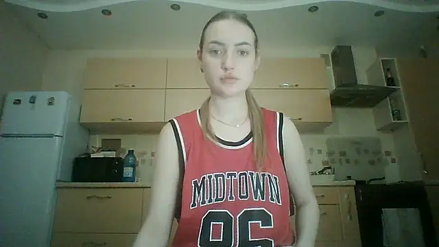 Snapshot of Lisanta chatting on July 18, 2026, 7:44 pm Lisanta online show from July 18, 2026, 7:44 pm
