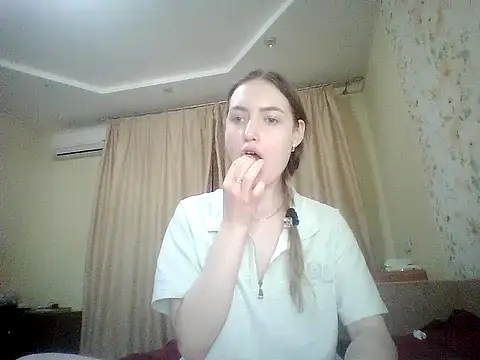 Snapshot of Lisanta chatting on July 28, 2026, 9:36 pm Lisanta online show from July 28, 2026, 9:36 pm
