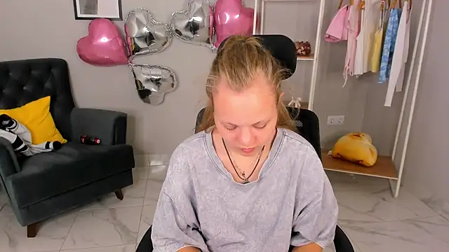 Ellen Mafour online show from April 21, 2026, 10:55 am