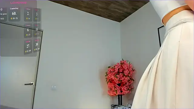 TwinkleFox online show from May 12, 2026, 1:24 am